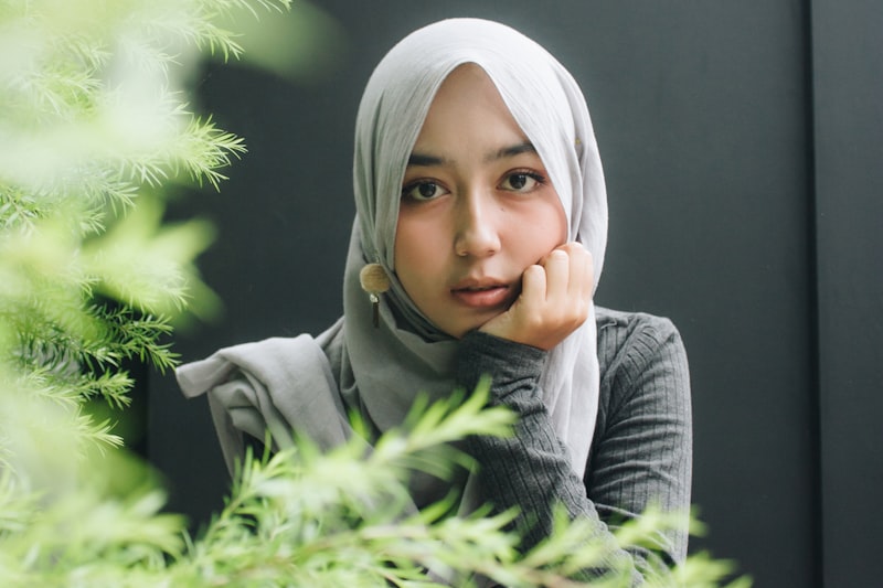 Portrait of Fatima Al Bastaki, BookMySafari culture and on-camp reviewer